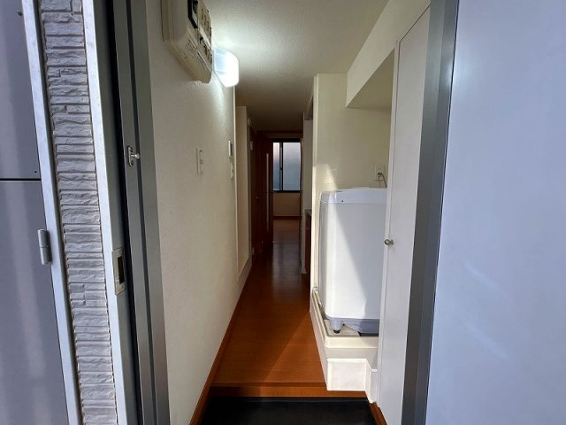 レオパレスリレーションの玄関