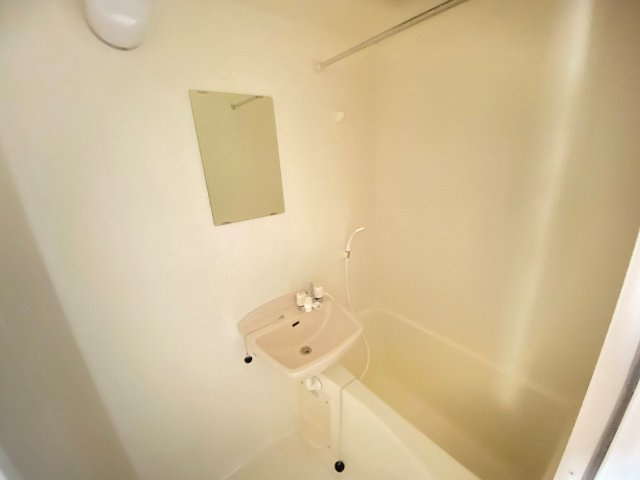 レオパレス中宗岡ドゥーエの浴室