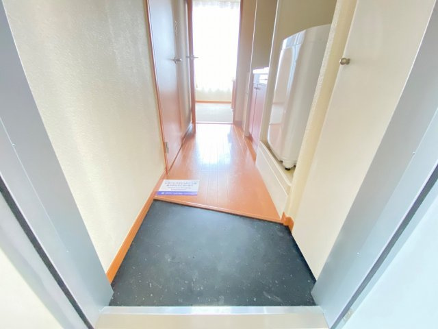 レオパレスグランドールの玄関