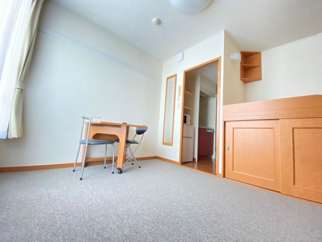 レオパレスグランドールの居間・リビング