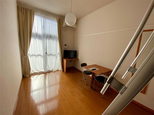 レオパレスライフロングの居間・リビング