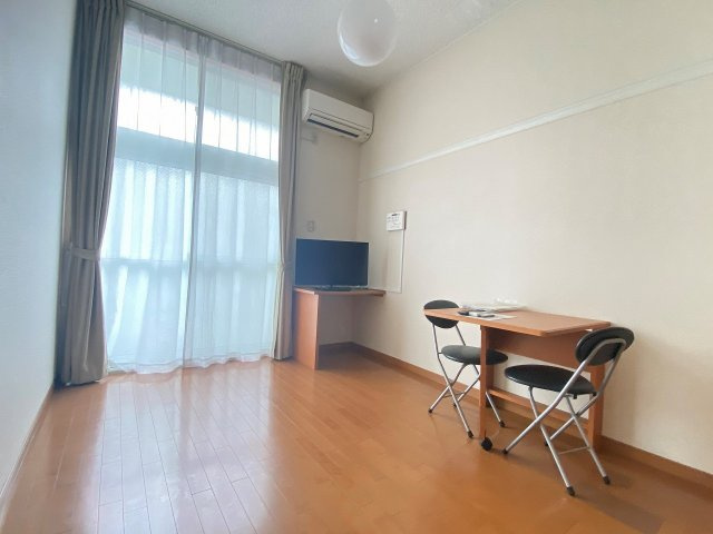 レオパレスパストラルの居間・リビング