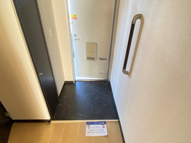 レオネクストシティーパレス２の玄関