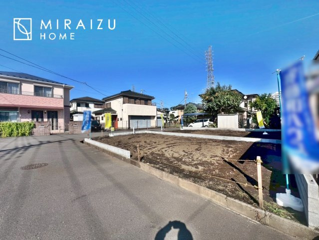 【前面道路含む現地写真】 | 人生100年時代、永く安心してお住まいいただくために、大切なご家族と財産を守ることのできる地震に強い安心な住宅！お休みの日にご家族で見学はいかがでしょう♪