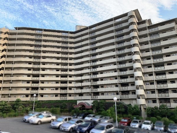 藤和千里ハイタウンの外観