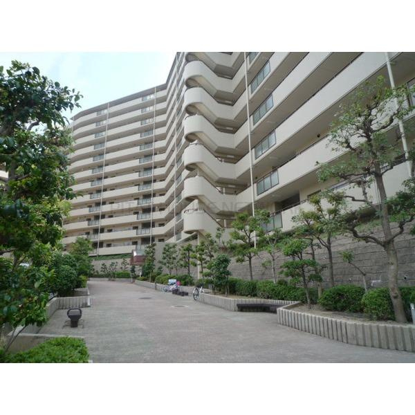 藤和千里ハイタウンの外観