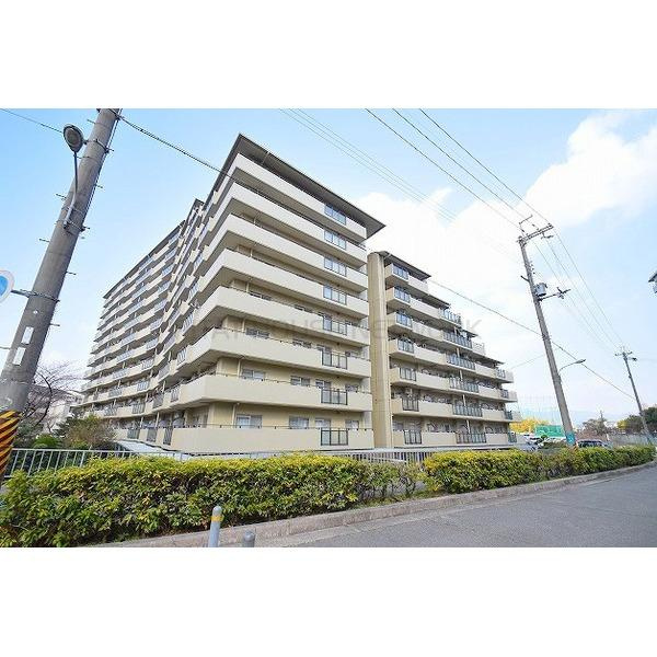 藤和千里ハイタウンの外観