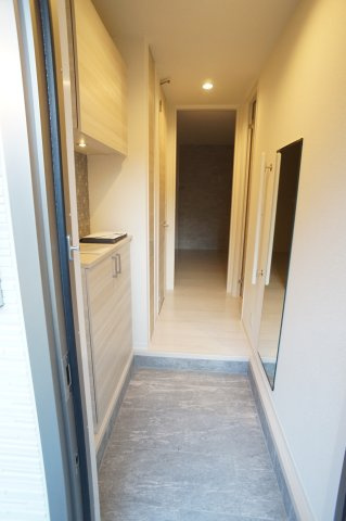 シャーメゾン　エム・アイ・ケイ宝塚の玄関