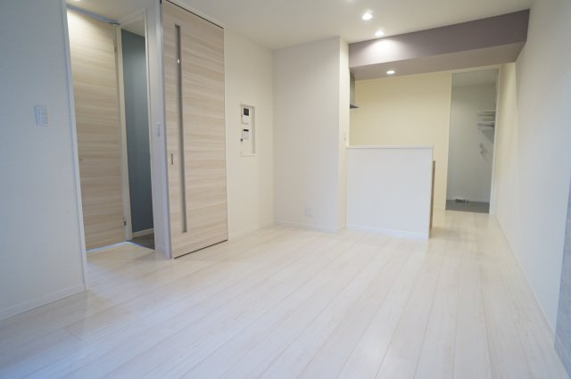 シャーメゾン　エム・アイ・ケイ宝塚の居間・リビング