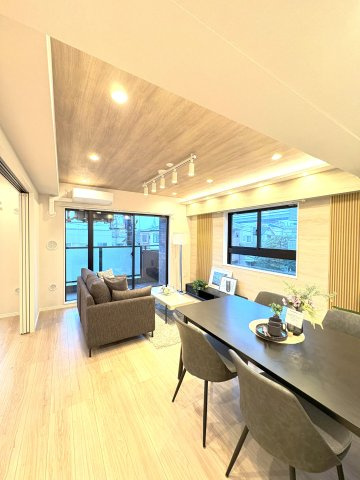 ライオンズマンション木根川中央公園の居間・リビング