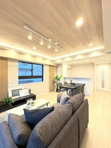 ライオンズマンション木根川中央公園の居間・リビング