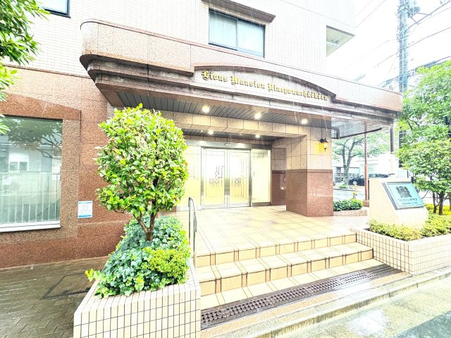 ライオンズマンション木根川中央公園のエントランス