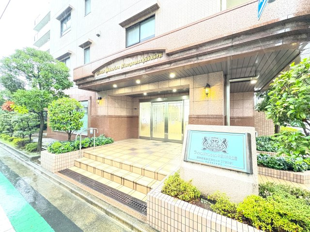 ライオンズマンション木根川中央公園のエントランス