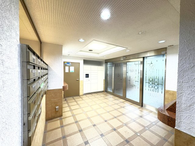 ライオンズマンション木根川中央公園のエントランス