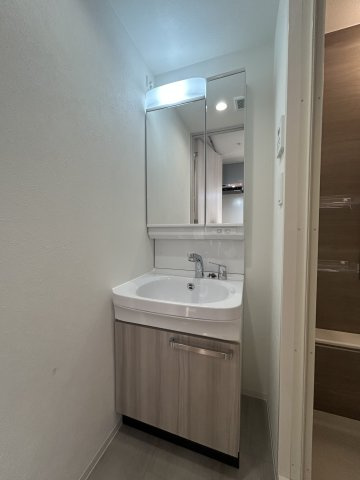 アドバンス大阪ビヤンの独立洗面台