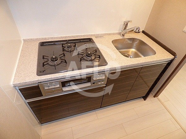 コンフォリア北浜のキッチン|コンフォリア北浜　ガス3口システムキッチン 