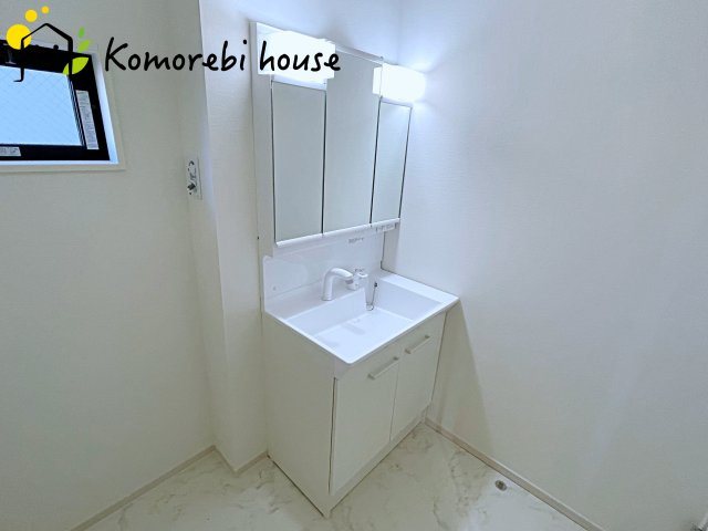 さいたま市大宮区上小町　1期　新築一戸建て　クラフトピット　02の独立洗面台|独立洗面台で身支度をすべて済ませてしまいましょう