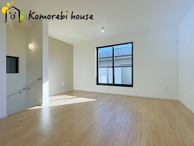 さいたま市大宮区上小町　1期　新築一戸建て　クラフトピット　02の居間・リビング|ゆったり過ごせるリビングです