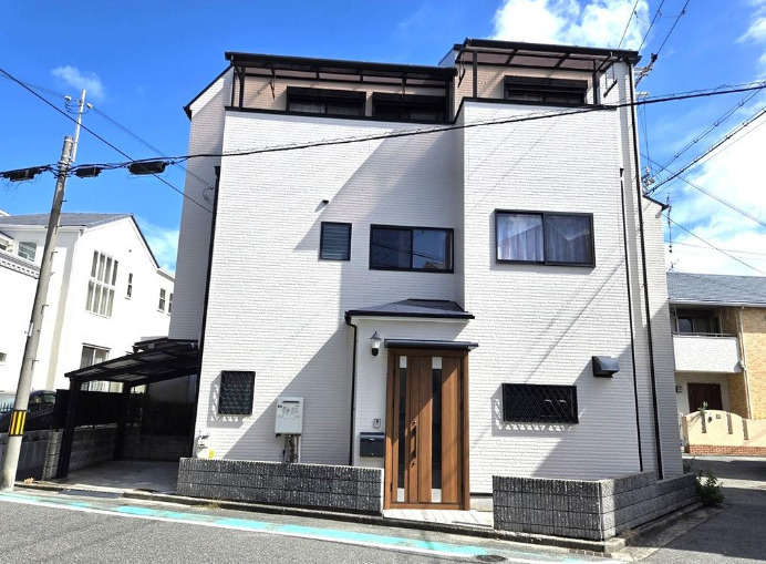 宮塚町　中古戸建の外観|鉄骨造3階建・室内リフォーム済・南西角地