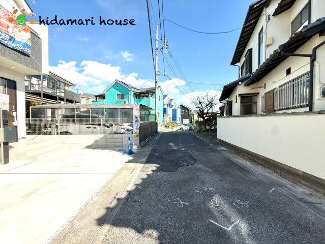 見沼区御蔵第3期　新築戸建　ハートフルBの前面道路含む現地写真