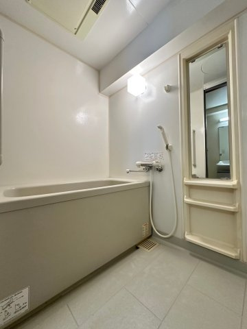 ジェネシス竹下の浴室