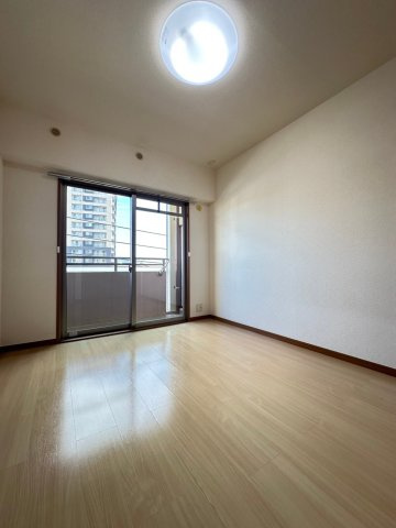 ジェネシス竹下の洋室