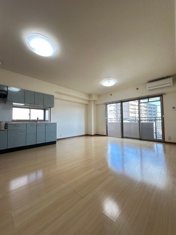 ジェネシス竹下の居間・リビング