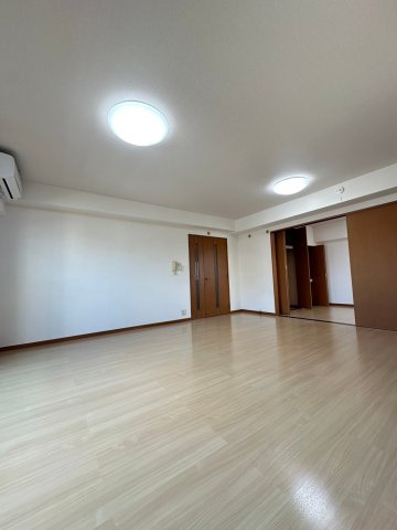 ジェネシス竹下の居間・リビング