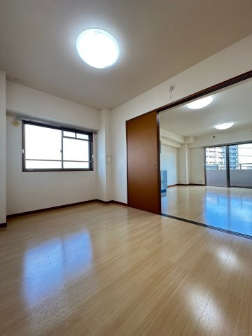 ジェネシス竹下の洋室