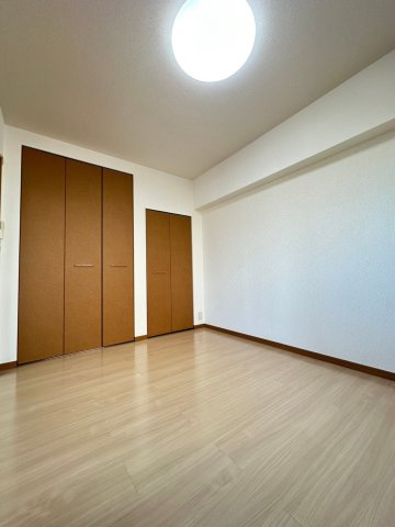 ジェネシス竹下の洋室