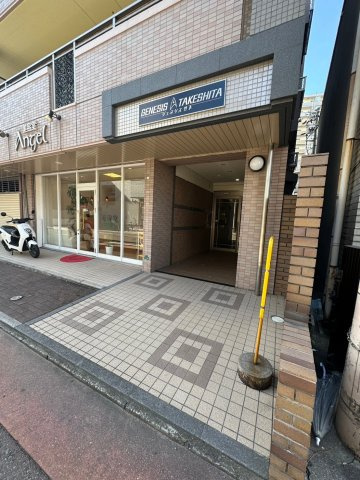 ジェネシス竹下のエントランス