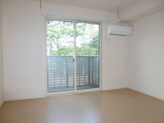 ローズガーデンＳの洋室