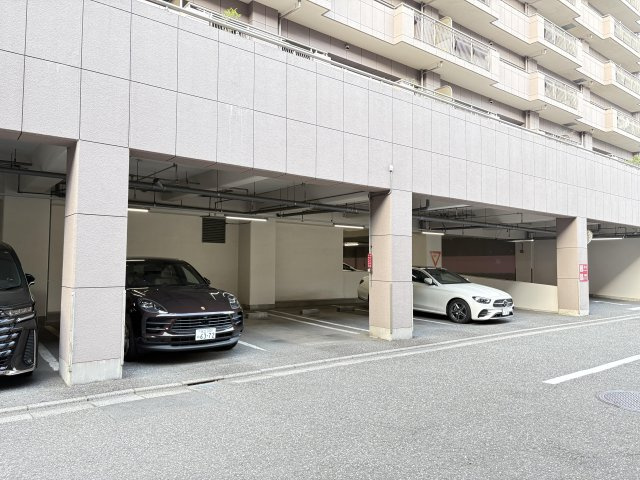 アクロスシティFポートの駐車場