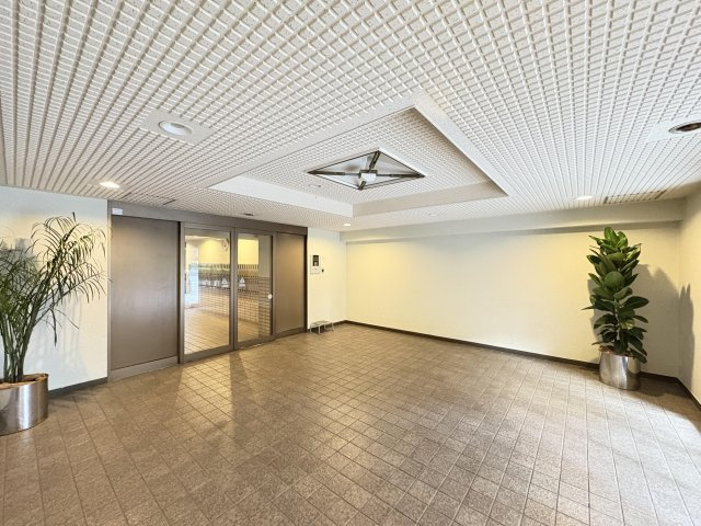 アクロスシティFポートのロビー