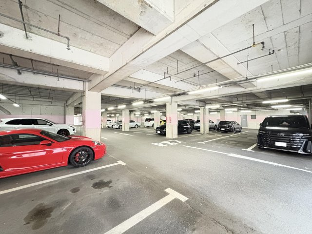 アクロスシティFポートの駐車場