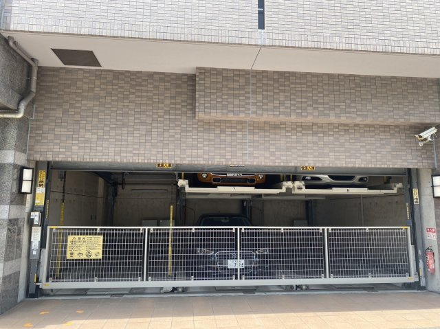 クラウンハイム京都西陣の駐車場