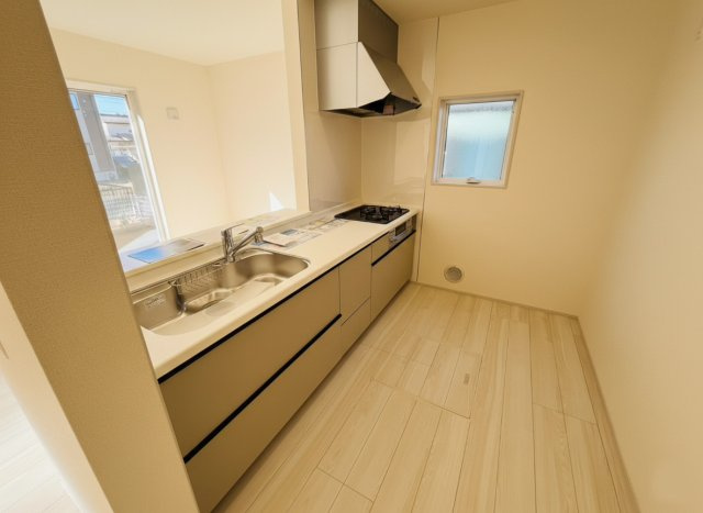 【Livele Garden】　下都賀郡野木町若林　第２　全1邸のキッチン|〇キッチン〇
収納豊富なキッチン♪大容量スライド収納と床下収納完備で食器や保存食などを保管しておくことができます（＾＾）
2026年2月撮影