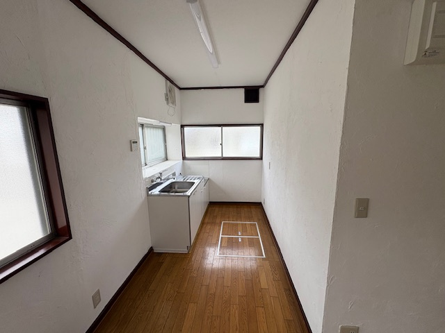 藤岡市上戸塚　中古540の内装|明るい室内です