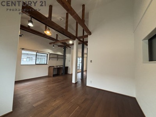 東園田町５丁目戸建の居間