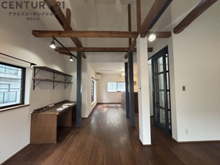 東園田町５丁目戸建の居間