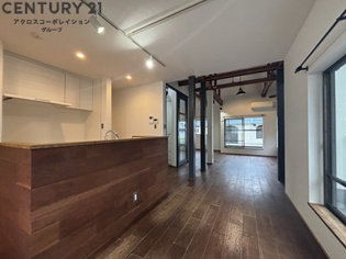 東園田町５丁目戸建の居間