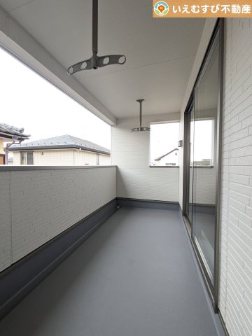 Cradle garden　鴻巣市筑波第5のバルコニー|ゆとりの広さのインナーバルコニー
急な雨でもインナーバルコニーなら安心！天気を気にせず干して外出できます♪
