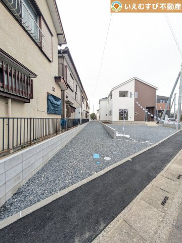 Cradle garden　鴻巣市筑波第5の駐車場|2台以上駐車可能なゆとりのカースペース
複数台車をお持ちでも、お友達が遊びに来てもゆとりの駐車スペース！