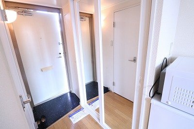 【玄関】 | レオパレスＯＫＵＢＯ | 同タイプの写真となります。