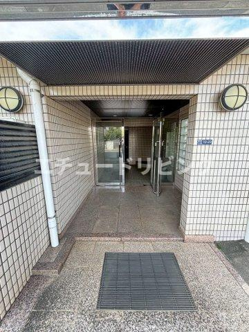 ブルイヤール朝霞23のエントランス