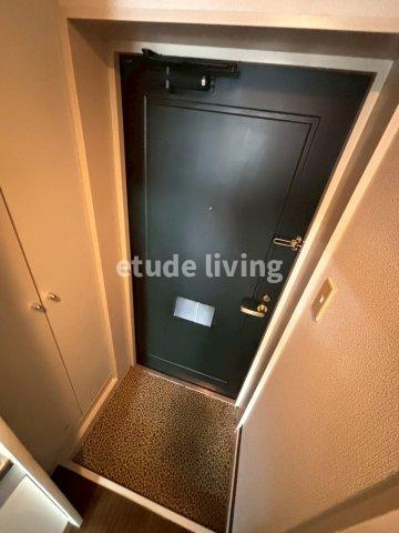 ブルイヤール朝霞23の玄関