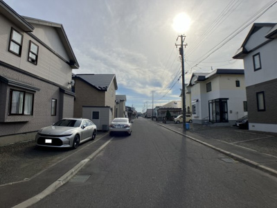 【前面道路含む現地写真】 | 文苑1丁目売家 | 道幅も見渡しも良し、毎日快適に過ごせますね☆