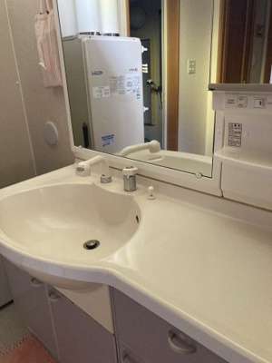 【洗面所】 | 文苑1丁目売家 | 朝シャンも可能です♪嬉しいシャワー付洗面台は必需品ですよね♪