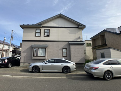 【駐車場】 | 【商談中】文苑1丁目34-13売家 | 駐車もしやすく、お車２台可能です☆