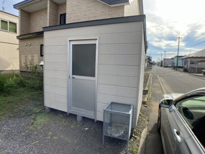 【設備】 | 文苑1丁目売家 | 自転車・タイヤの保管にも便利な物置も付いています。
